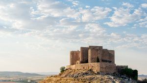 Castillo de Consuegra, Molinos de Consuegra, Vista de Consuegra, visita privada guiada, toledo, agencia de turismo, ruta a consuegra, que visitar en consuegra, agencia cuatro calles