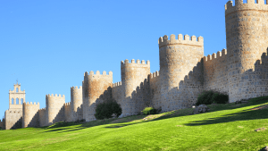 cuatro calles, toledo y ávila desde madrid, que ver en toledo, qué ver en ávila, Puerta del Alcázar, Ávila-min,Murallas de Ávila-min