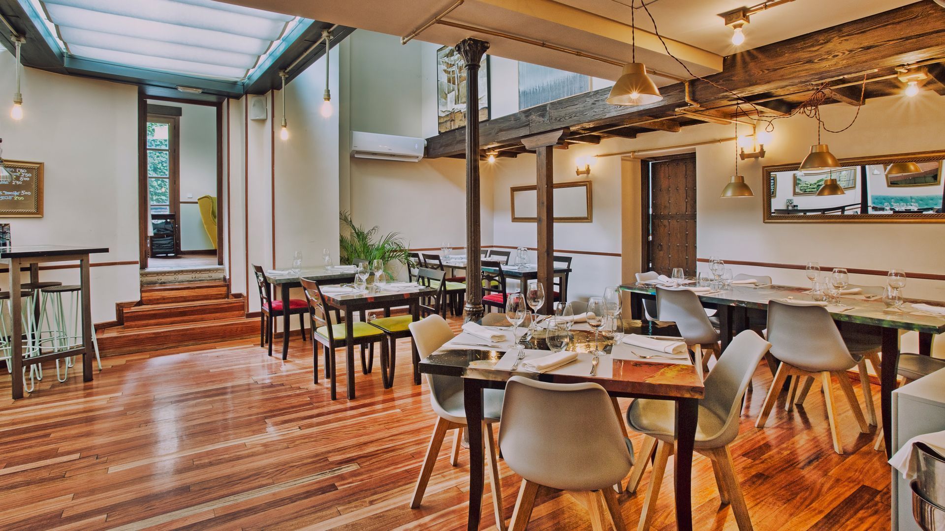 restaurante la clandestina toledo, agencia de viajes cuatro calles