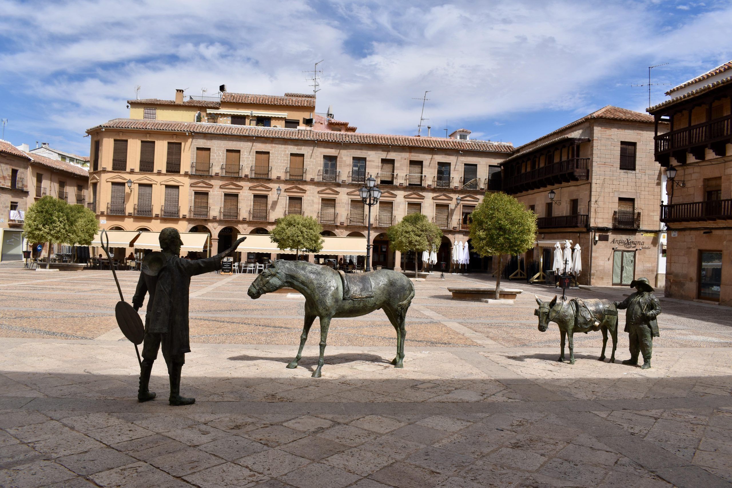Plaza Mayor Villanueva de la Infantes-mincuatro calles, rutas turísticas ciudad real, rutas turísticas toledo, rutas turísticas castilla la mancha, turismo rural, rutras turísticas privadas